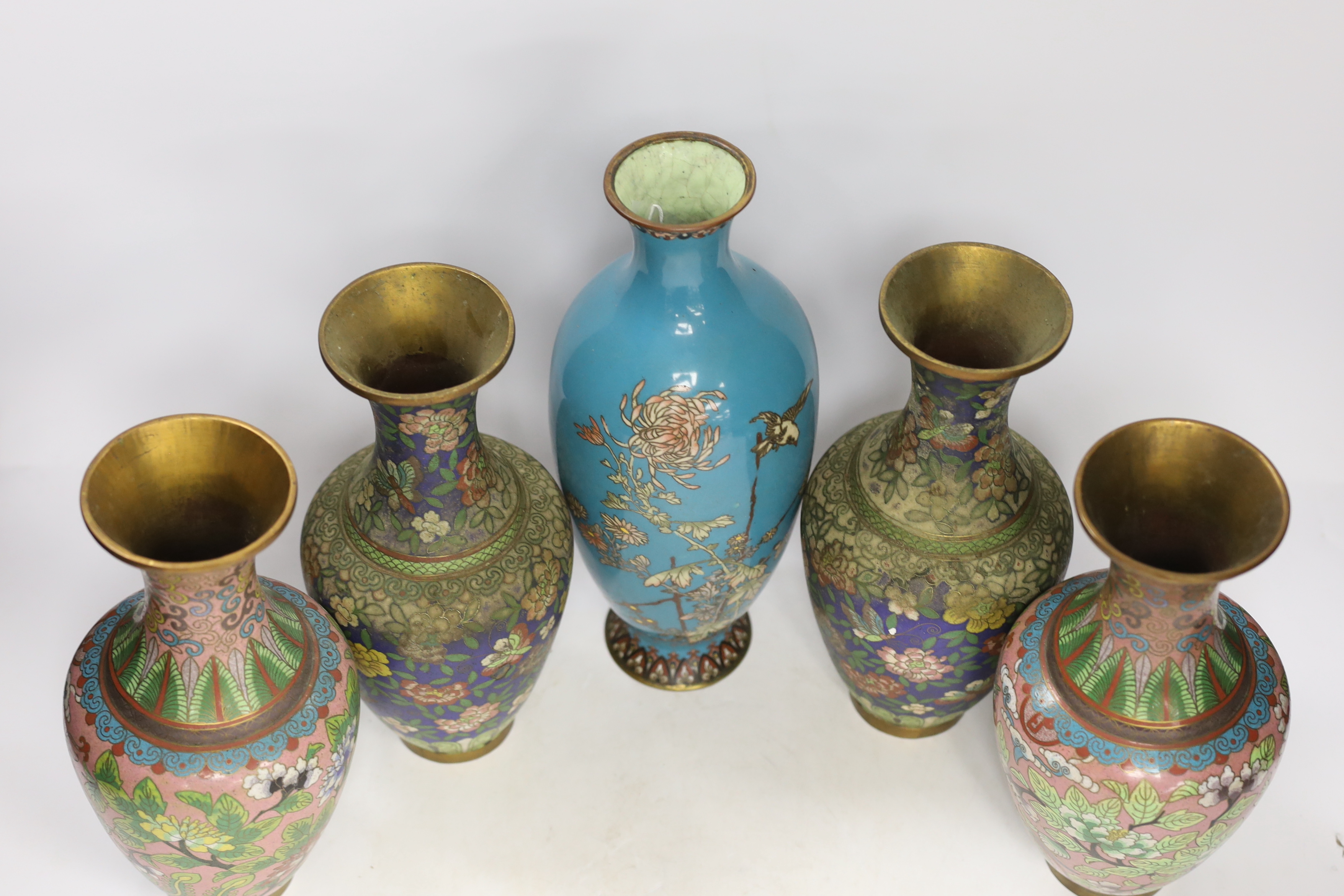 Two pairs of Chinese cloisonné enamel vases and a Japanese turquoise ground vase, 30cm high (5)